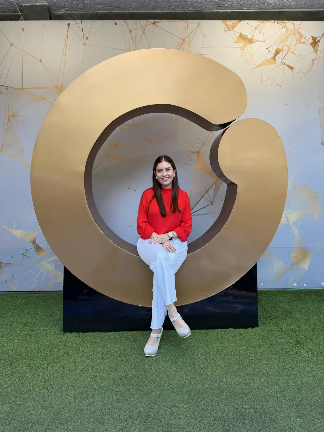 Bárbara Reyes sonriendo antes de una aparición pública